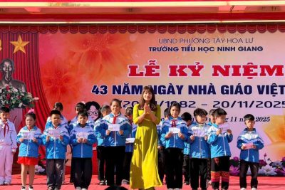 TRƯỜNG TIỂU HỌC NINH GIANG LONG TRỌNG TỔ CHỨC LỄ KỶ NIỆM NGÀY NHÀ GIÁO VIỆT NAM